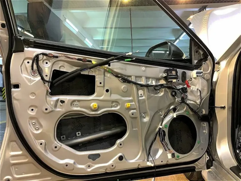Шумоизоляция двери Toyota Camry 2021-3